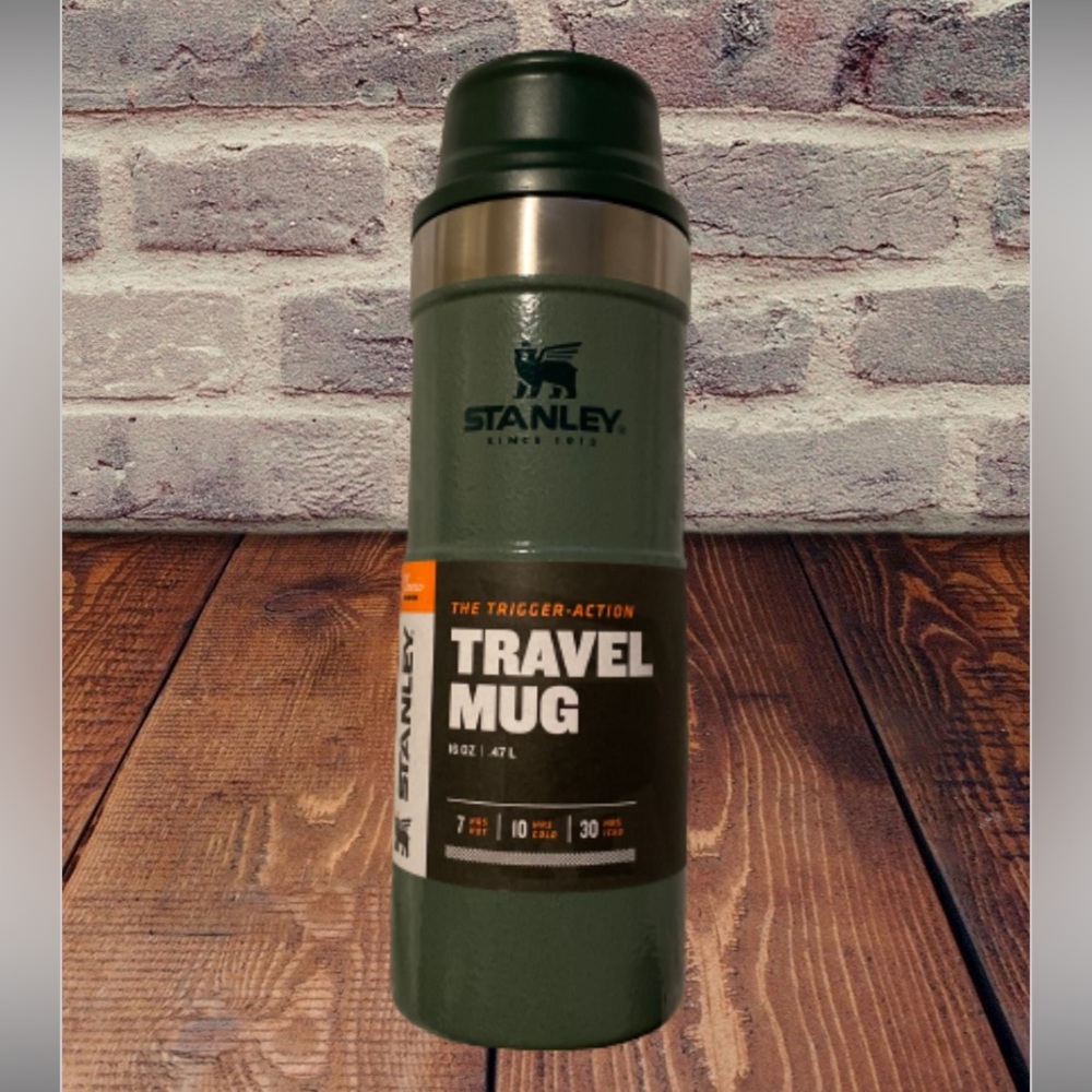 ❤️ Stanley Classic Trigger Action Travel Mug 16 oz Hammertone Green